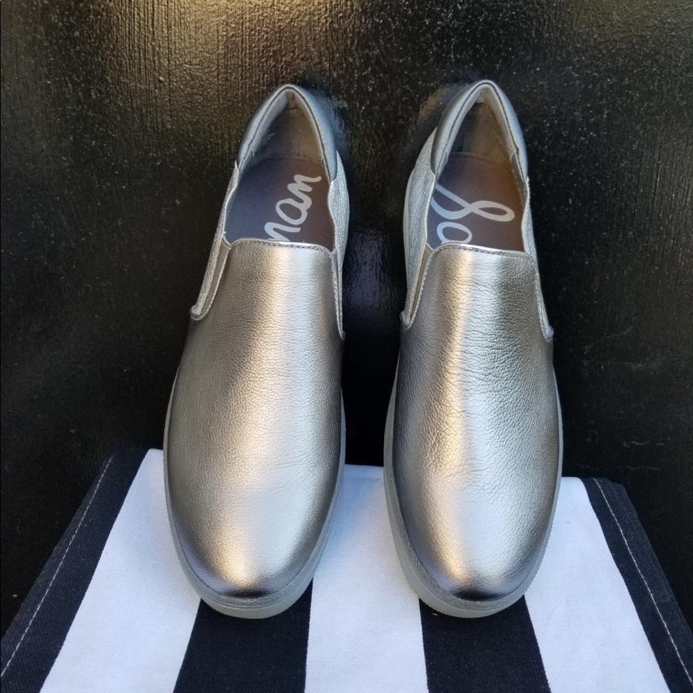 Slip on sneaker